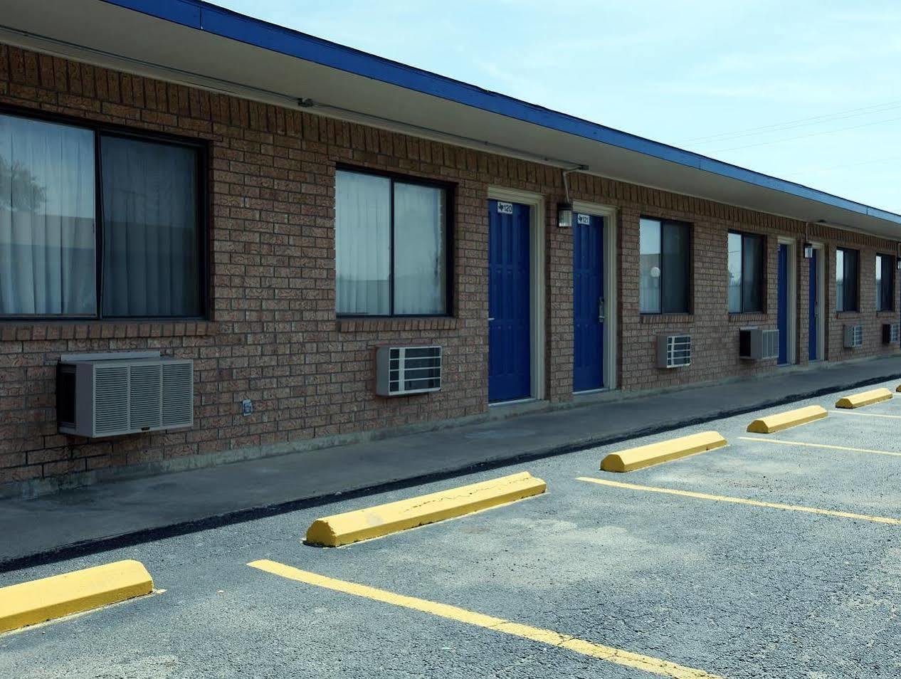 Americas Best Value Inn Comanche Bagian luar foto